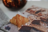 Nến thơm hình bánh croissant