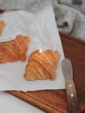 Nến thơm hình bánh croissant