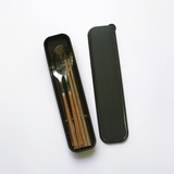 Bộ muỗng nĩa kim loại không gỉ cán nhựa, đũa gỗ và hộp nhựa - HO2420