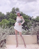 Chi Pu diện street style