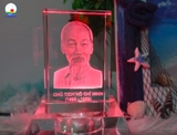 Quà lưu niệm pha lê Chủ tich Hồ Chí Minh Việt Nam chạm khắc 3D - Quà lưu niệm sang trọng, ý nghĩa