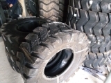 Lốp máy xúc lật 23.5/70-16 hoặc vỏ 23.5/70-16