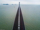 Hơn 200 chiếc máy xúc đã đánh sập một cây cầu tại Trung Quốc