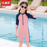 Bộ bơi bé gái dài liền, quần ngắn, màu hồng tay than YUKE 2189-1
