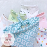 Khăn yếm tam giác