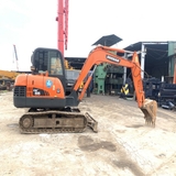 MÁY XÚC BÁNH XÍCH DOOSAN 55