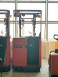 Xe nâng điện Reach Truck đứng lái 1.0 tấn- 3.0 tấn Toyota 8FBR