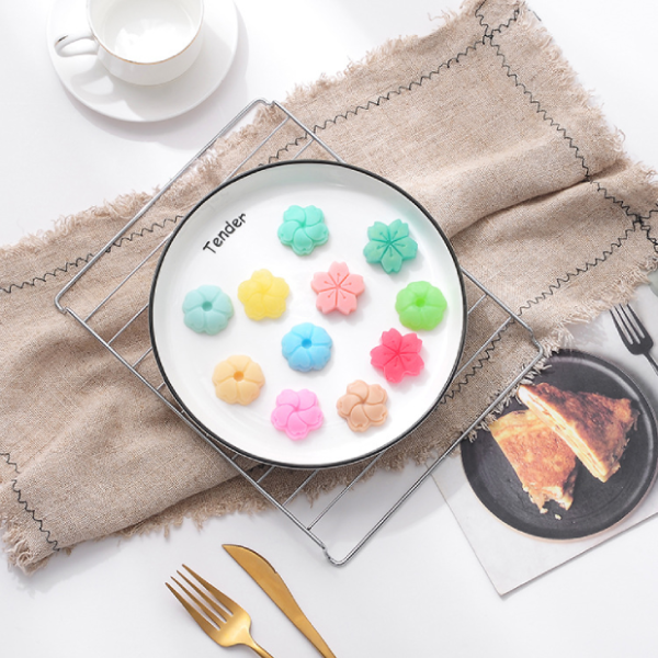 Khuôn silicon đổ socola 12 viên hình hoa đào