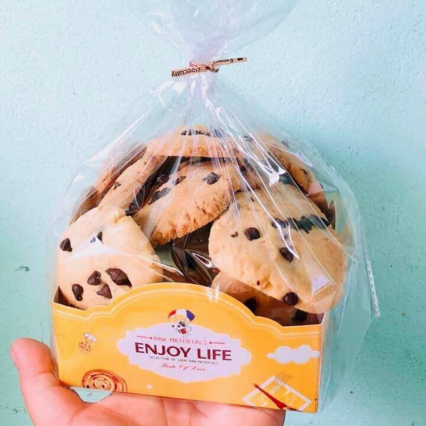 Túi và hộp giấy đựng bánh đế vuông thành thấp màu vàng 12*12*7cm (10c)