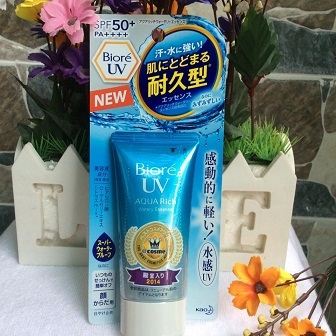 Kem chống nắng Biore UV Aqua Rich Watery Essence SPF 50+ PA++++ Nhật Bản