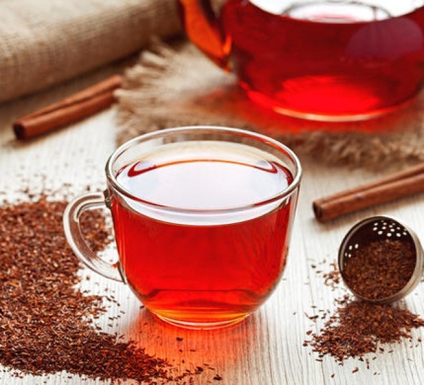 Rooibos sau khi pha có màu sắc rất bắt mắt 