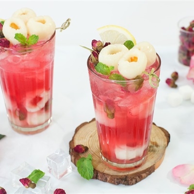 Sự ngọt ngào của hương trà sen và hoa hồng sẽ đánh gục vị giác của bất kỳ ai