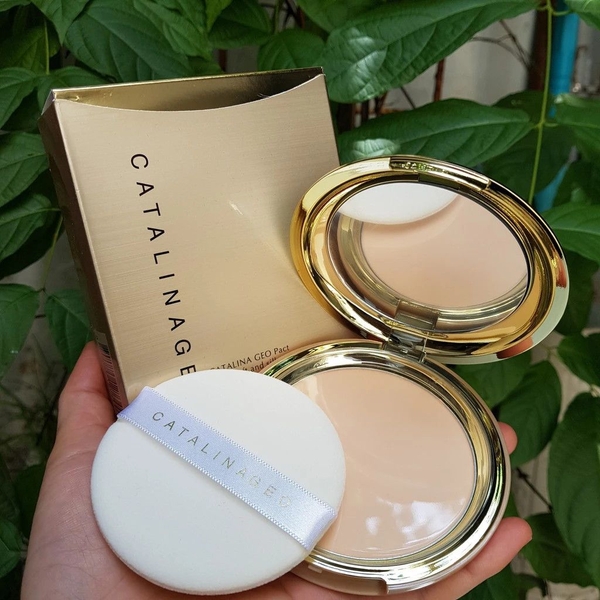 Phấn Phủ Geo Lamy Vàng Siêu Mịn Catalina Golden Pact 22g- Tone 02 ( dành cho da tự nhiên)