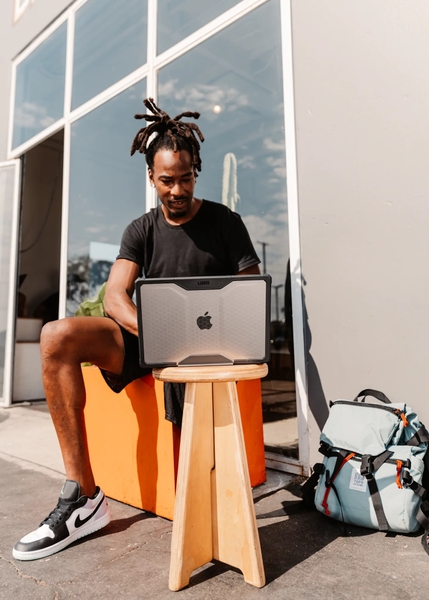 Ốp lưng UAG Macbook Air 13 inch (M2/M3) (2022-2024) Plyo