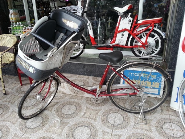 Xe đạp Nhật có rổ chở em bé