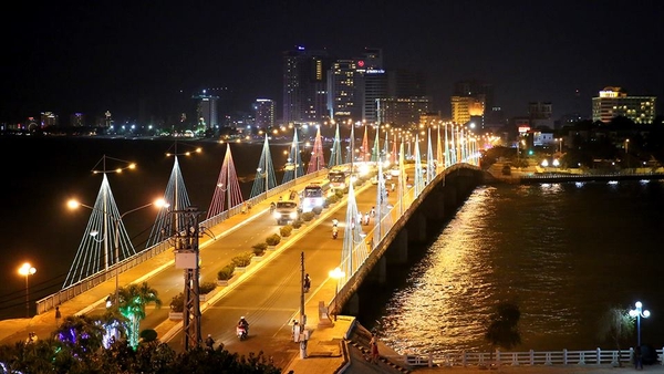 Cầu Trần Phú về đêm