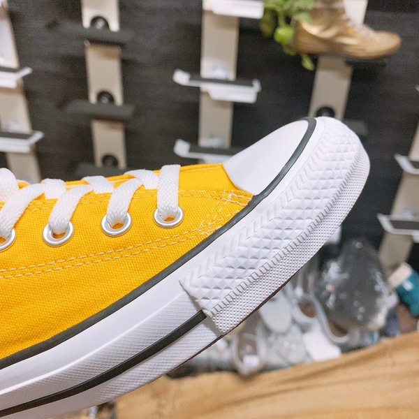 Converse classic thấp cổ vải vàng