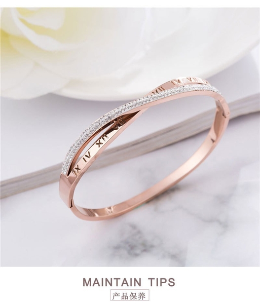 Vòng tay Titan đính đá họa tiết La Mã TB0869 vong-tay-titan-dinh-da-hoa-tiet-la-ma-tb0869-2