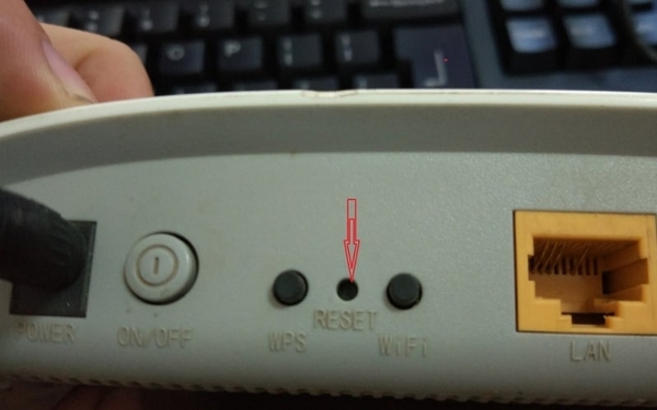 Vị trí nút reset trên modem wifi