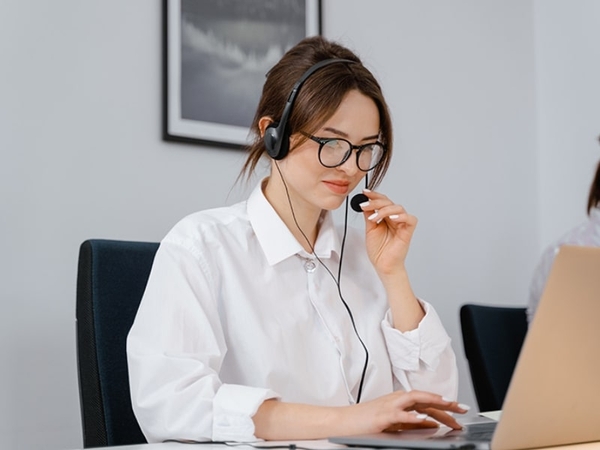 Hãy liên hệ tổng đài nhà mạng nếu tình trạng đèn báo cục wifi nháy đỏ kéo dài