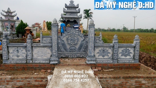 Lan can mặt trước khu lăng mộ tại Nam Định