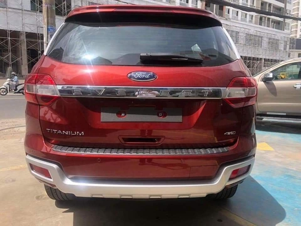 hình ảnh ford everest 2019 đuôi xe