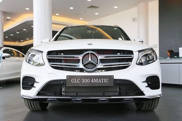 Đầu xe Mercedes GLC 300 4Matic 2019 màu trắng