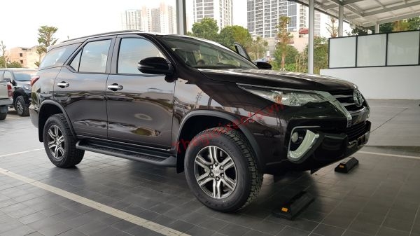 toyota foruner máy dầu số tự động 1 cầu 2019 màu nâu