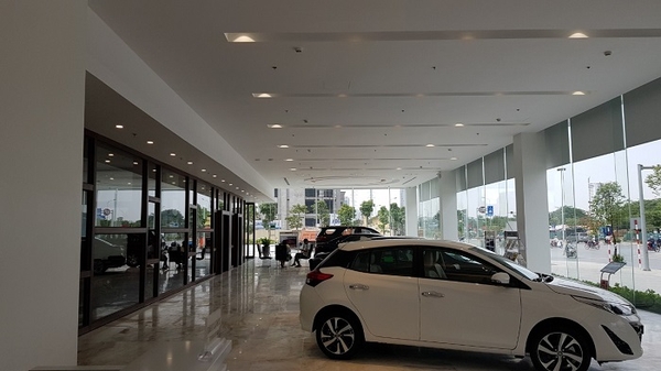Khu vực showroom trưng bày xe của Toyota Thái Hòa Từ Liêm