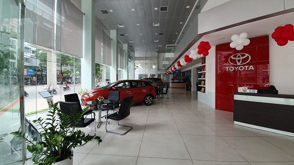 Khu vực trưng bày xe mới của Toyota Thăng Long Cầu Giấy