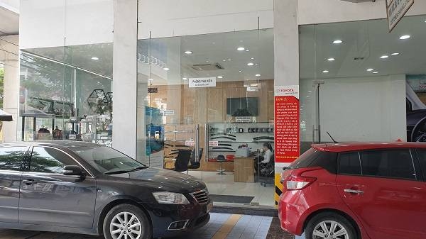 Khu vực trưng bày, giới thiệu và bán phụ kiện đồ chơi chính hãng Toyota.