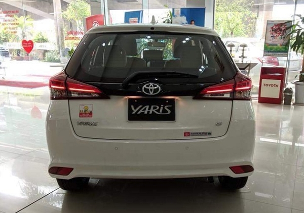 đuôi xe yaris 2019