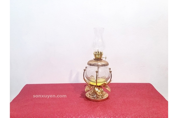 Đèn dầu thờ cúng bằng thủy tinh cao 29 cm. Dáng đèn đẹp hiện đại. Dễ sử dụng