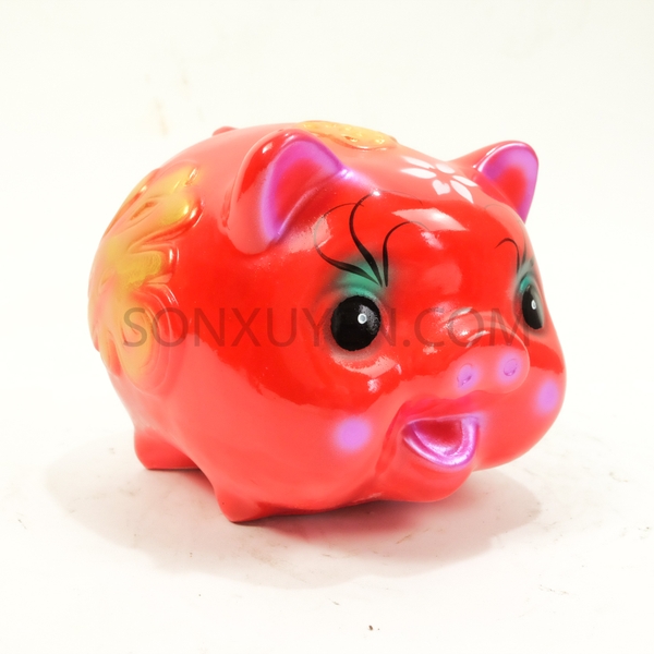 Lợn đất màu đỏ có đồng tiền đường kính 17 cm