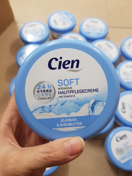 cien soft moisturising cream with vitamin e