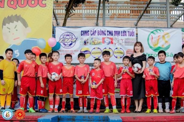 Công ty TNHH Thể thao Bách Hiền đồng hành cùng Giải bóng đá các CLB năng khiếu toàn quốc 2025 – Sân chơi đỉnh cao của bóng đá trẻ Việt Nam