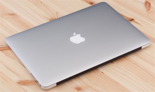 Macbook Air MD712 thiết kế mỏng, đẹp