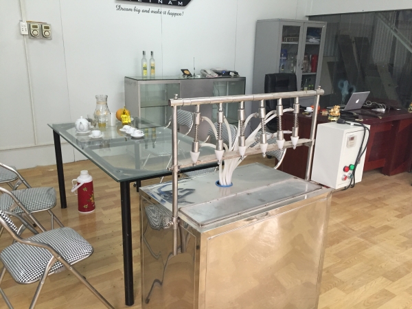 máy chiết rót 6 vòi bán tự động