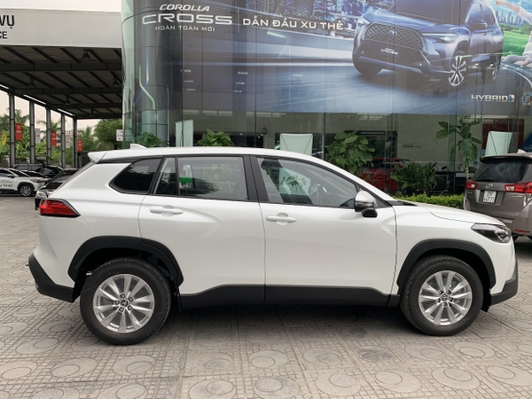 gia-xe-toyota-cross-2023-cxg-trang-nt-den