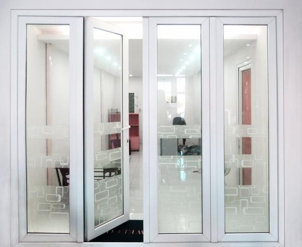 Cửa đi mở quay 4 cánh nhôm Việt Pháp