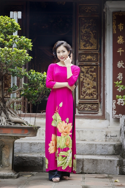 Mẫu áo dài tím đậm đà hương sắc Việt