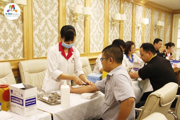 lay-mau-xet-nghiem-tai-cong-ty