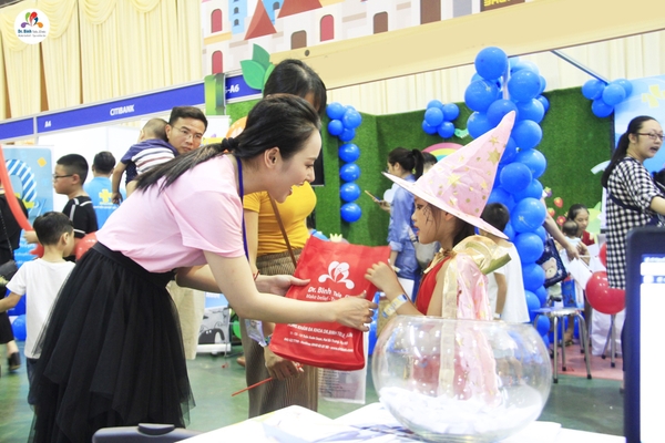 Dr.Binh Tele_Clinic đồng hành cùng ngày hội Baby & School Day 2018