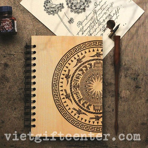 Sổ Lo Xo Bia Gỗ Khắc Ten Họa Tiết Trống đồng Vietgiftcenter Com