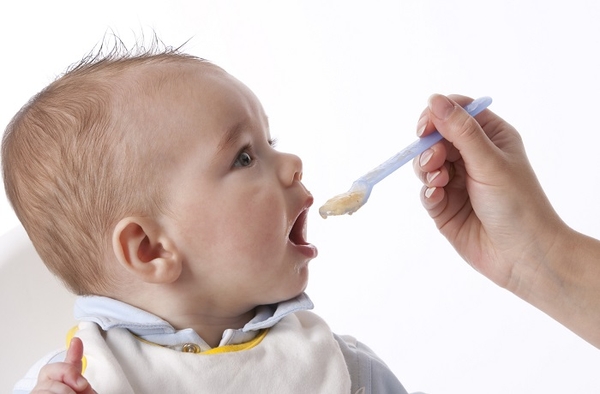 Dinh dưỡng cho bé dưới 1 tuổi: 9 món ăn cấm kị