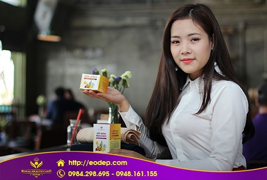 Diễn viên Minh Trang tự tin khoe eo thon của một hoa Khôi tài năng