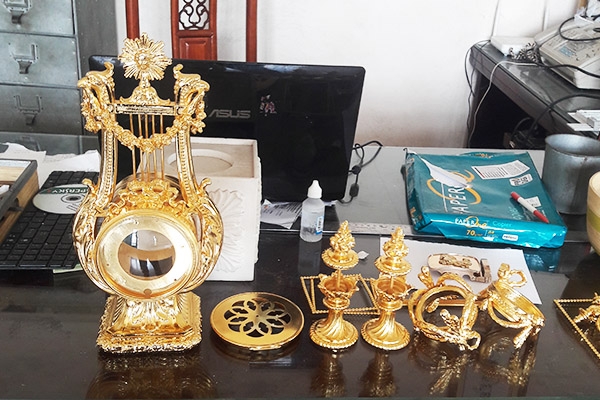 Đồng hồ cổ mạ vàng 24K