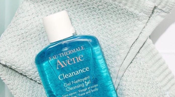 sữa rửa mặt avene trị mụn