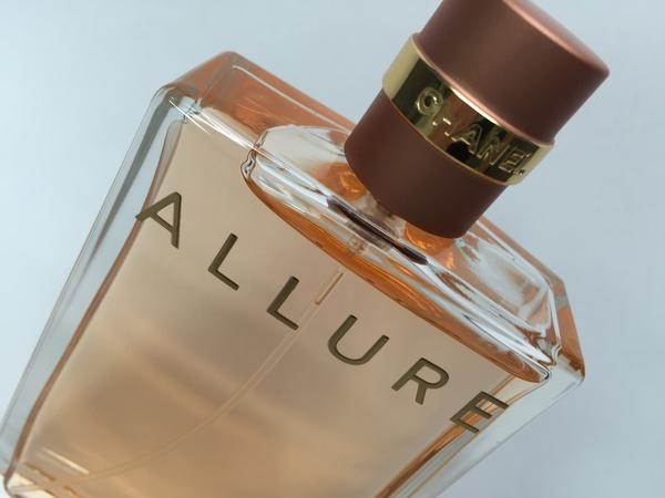 Nước hoa nữ Chanel Allure Eau De Parfum Vaporisateur Spray 100ml