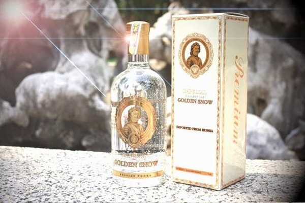 Rượu Vodka Sa Hoàng tuyết vàng Golden Snow